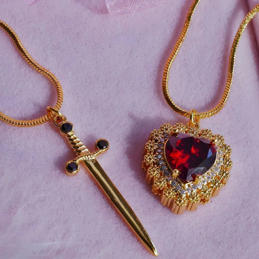 1 Collar de Corazón y 1 collar de Espada CJ6 😱🔥 EN CAJA DE REGALO PREMIUM😱🔥